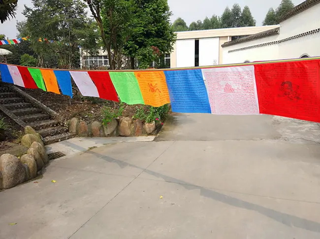 Banderas de oración budista tibetana